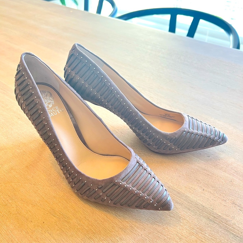 Vince Camuto Heels 3in, new never worn.